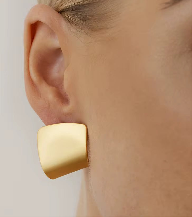 Lumi Curve Earrings