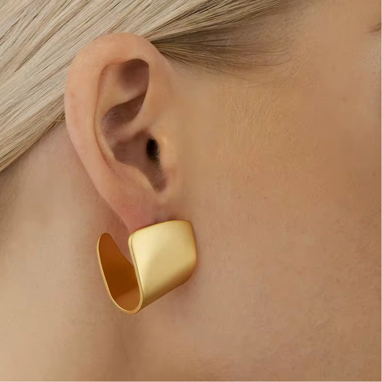 Lumi Curve Earrings